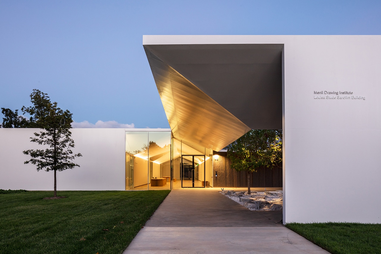 Indoor & Outdoor Spaces Seamlessly Unite at Menil Drawing Institute