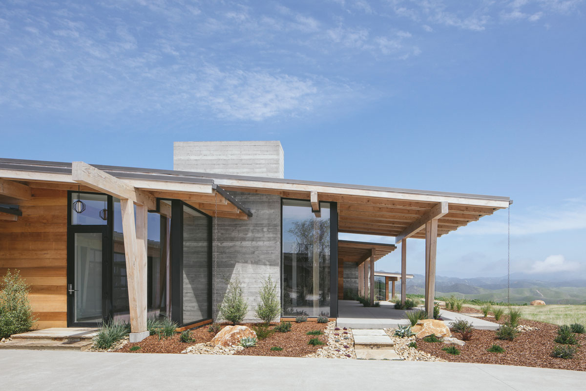 A Multi-Generation Property Focuses on Sweeping Views, a Big Layout, and a Minimized Profile
