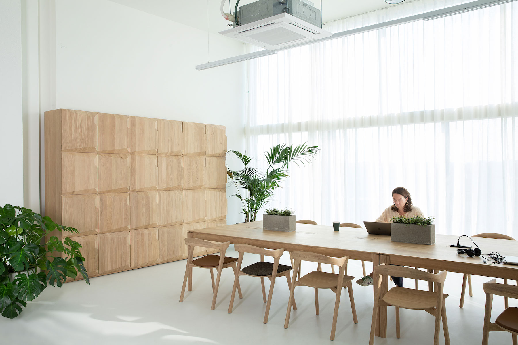 modern office furniture neocon 2022 04