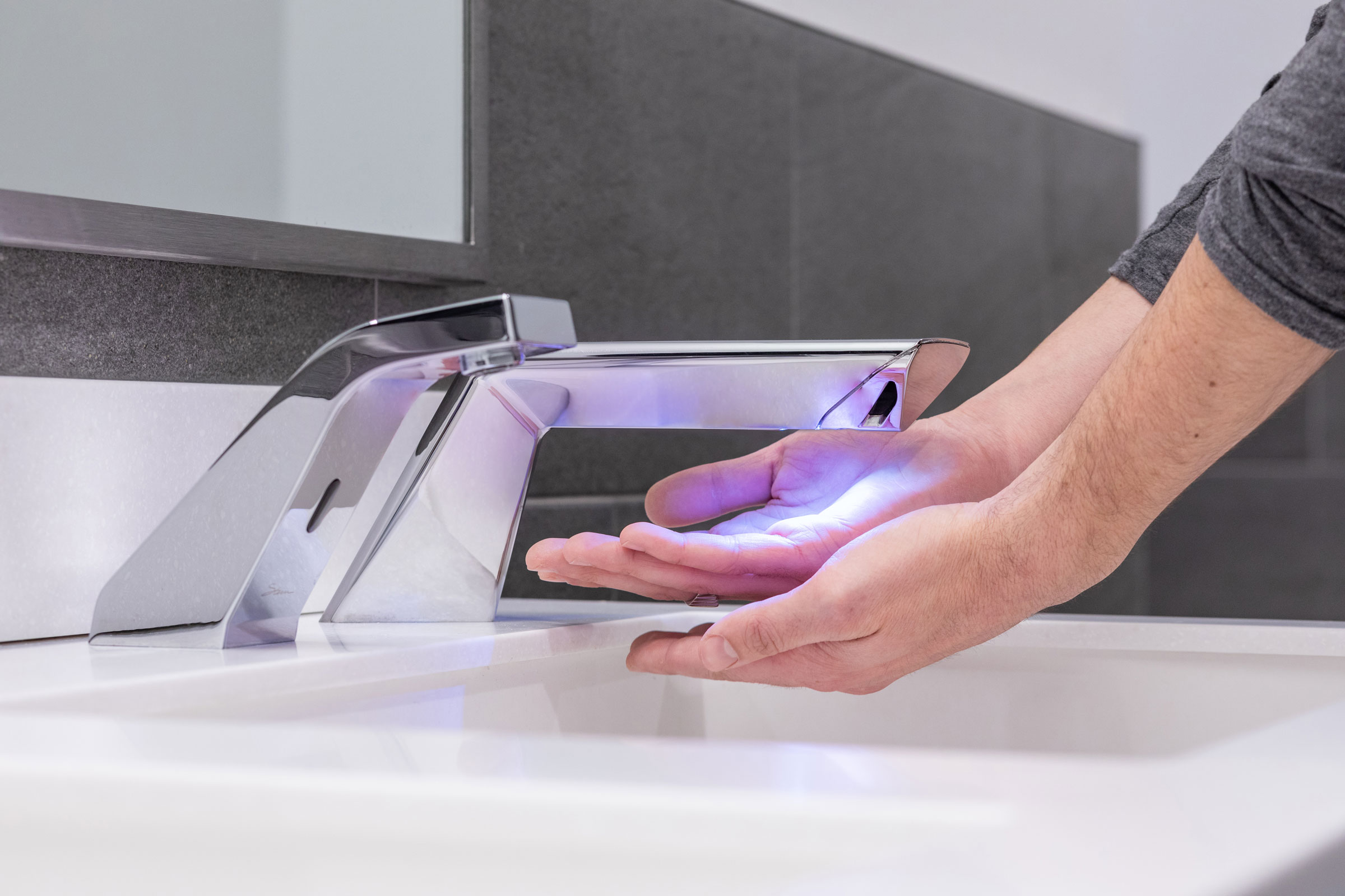 How the D|13 Sink System Offers Touchless Beauty