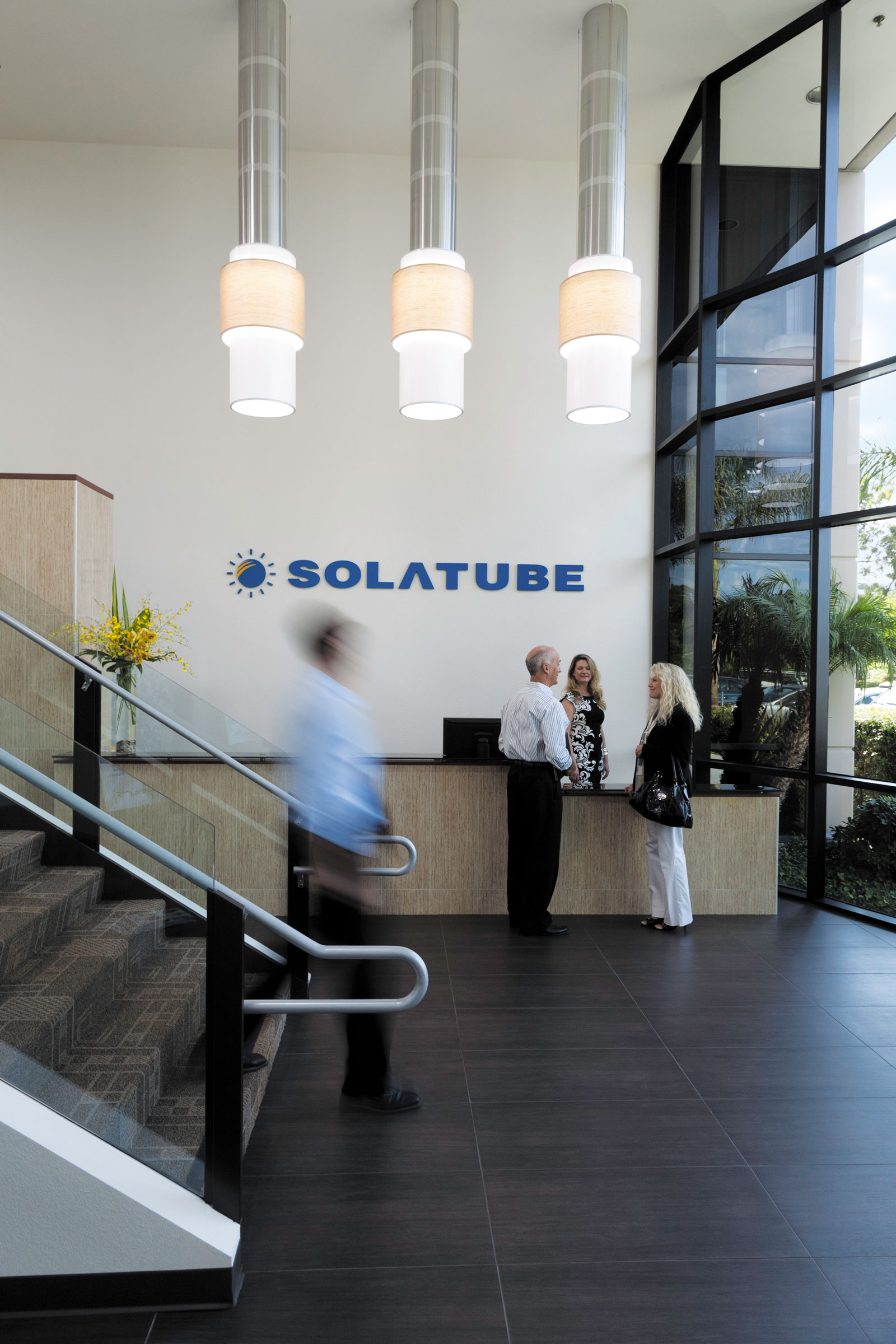 sustainable-daylighting-Solatube-Lobby-Daylighting-System-Chandeliers_Image-by-Solatube-International