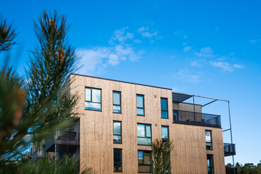 Market-for-Thermally-Modified-Wood-courtesy-thermory-Cladding-Benchmark-Pine-C34-Mix-n-Match-Apartment-Building-Norway-05