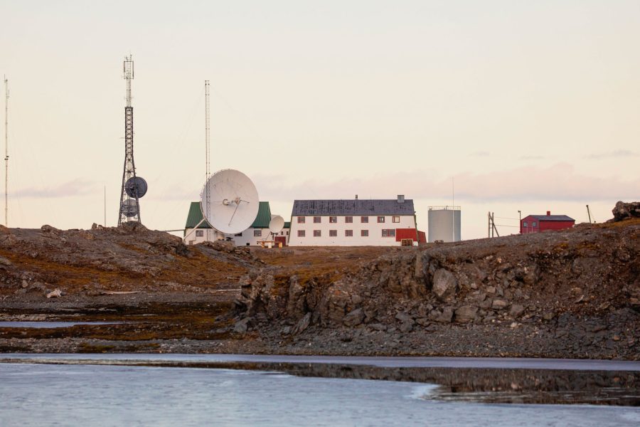 isfjord-radio-basecamp-explorer-svalbard-isfjord-radio_7-scaled