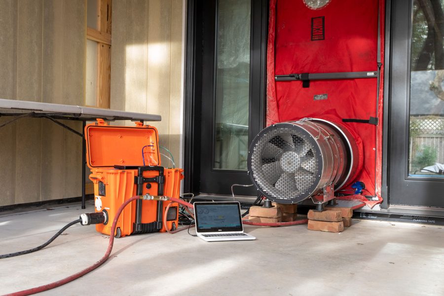 air-sealing-AeroBarrier-Blower-Door-Set-Up-(1)