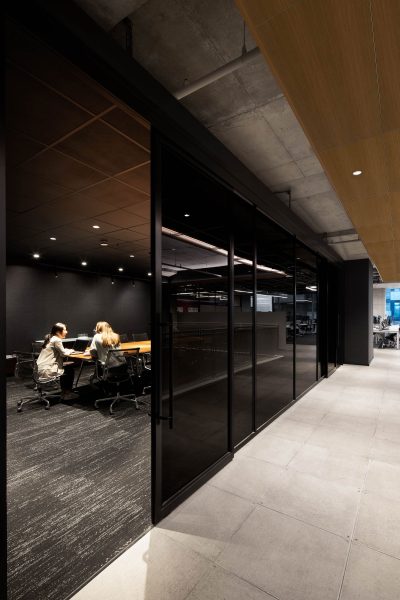 BDP Quadrangle platinum black box