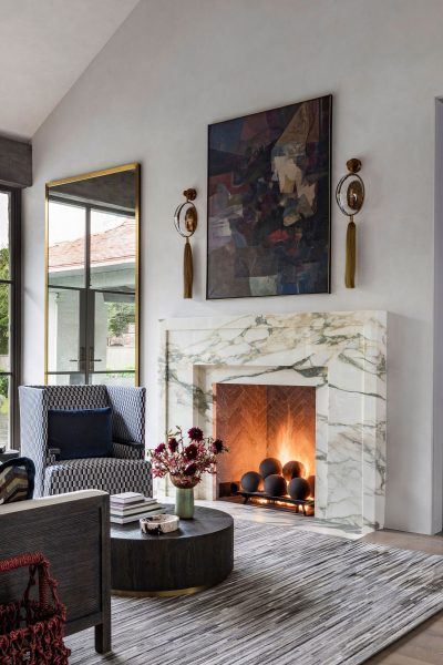 indoor-isokern-fireplaces-Photo-by-Julie-Soefer-Photography-courtesy-of-Earthcore8549_210709_Johnston-edited300