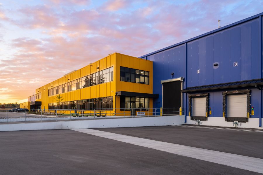 hormann-new-factory-Oro-Medonte_exterior_sunrise-(1)