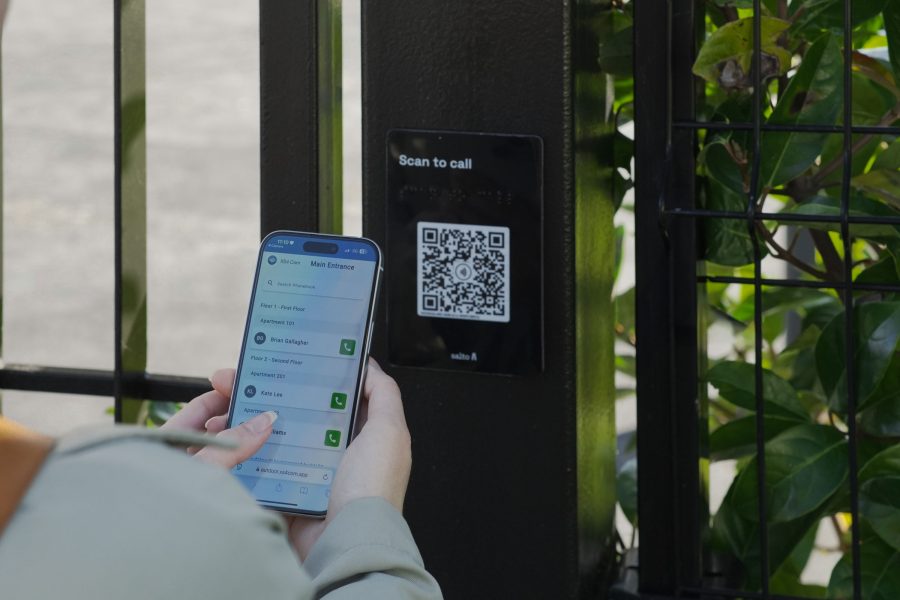 Multifamily Access smartphone 01