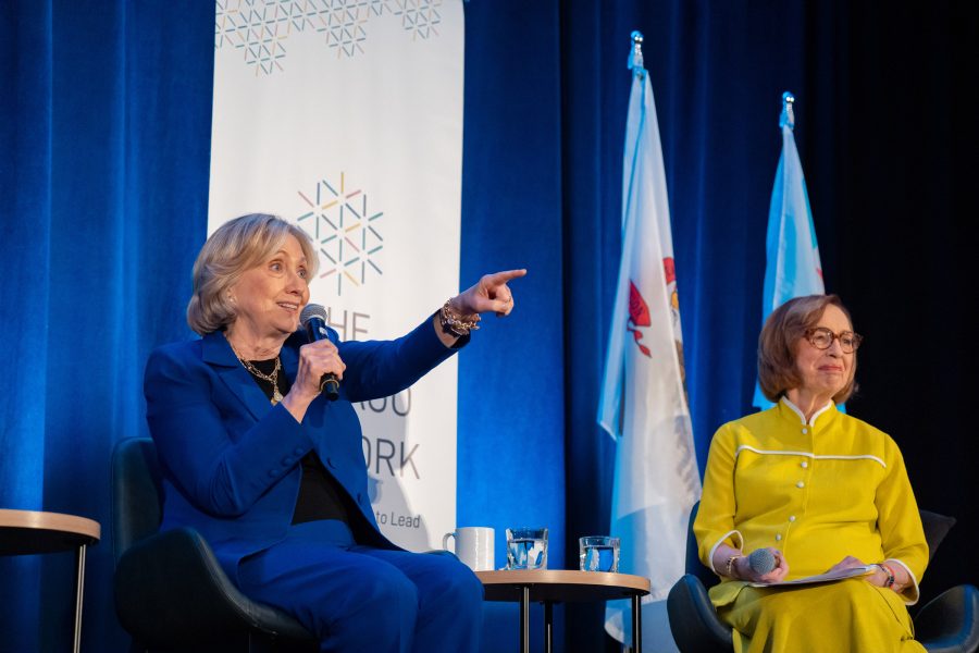 hillary-Clinton-jeanne-gang-WIFL260001269