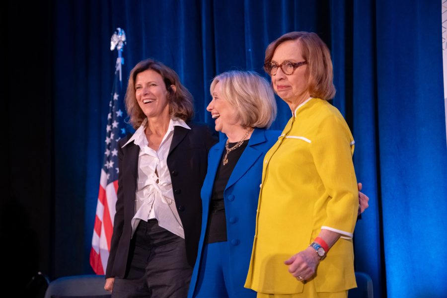 hillary-Clinton-jeanne-gang-WIFL260001779